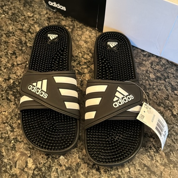 Adidas men’s adissage slides NIB 12 - Picture 2 of 8